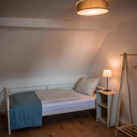 Haus Morgentau Mit Garten In Zentraler Lage Будинок відпочинку Кассель